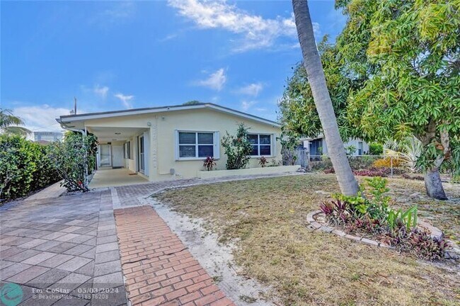 Building Photo - 219 NE 25th Ave