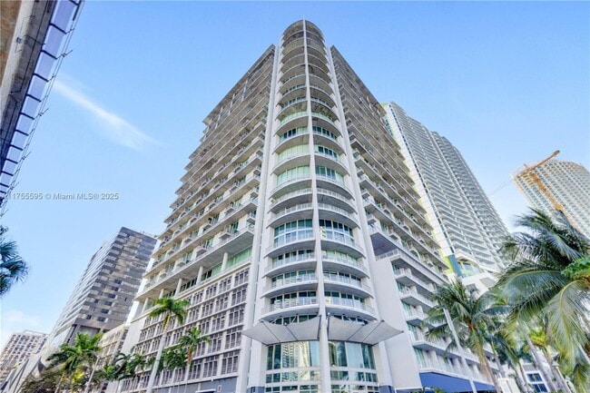 Foto del edificio - 690 SW 1st Ct