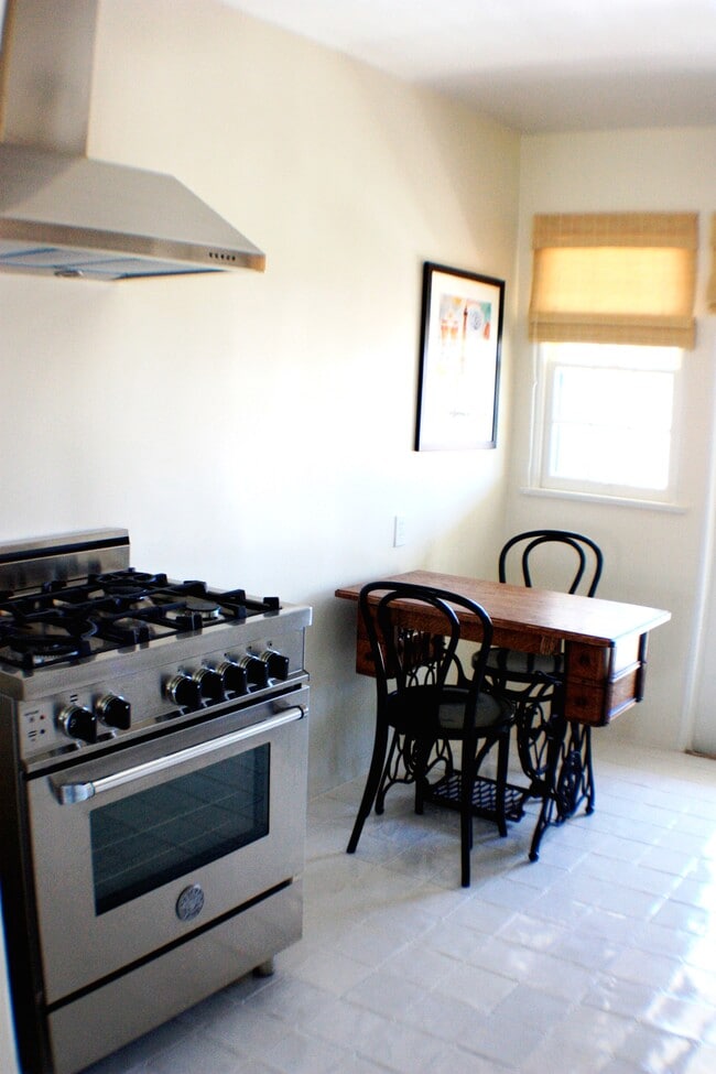 full kitchen - 119 W Mason St