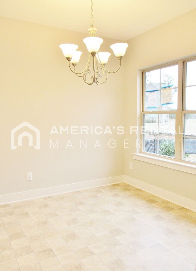 Building Photo - Town Home with Garage in Chelsea...Availab...