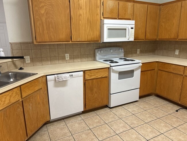 Foto del edificio - 313 Jeff Gordon Dr