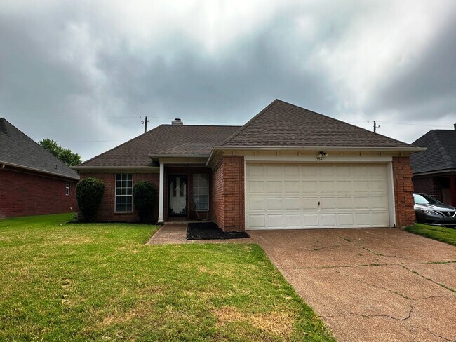 Foto del edificio - Move In Ready! Fresh Paint! Fridge Included! Split Bedroom Floor Plan! Fenced In Backyard!