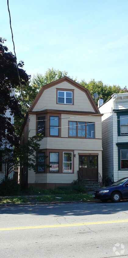 Building Photo - 558 Washington Ave