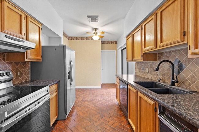 Building Photo - 2440 Bering Dr