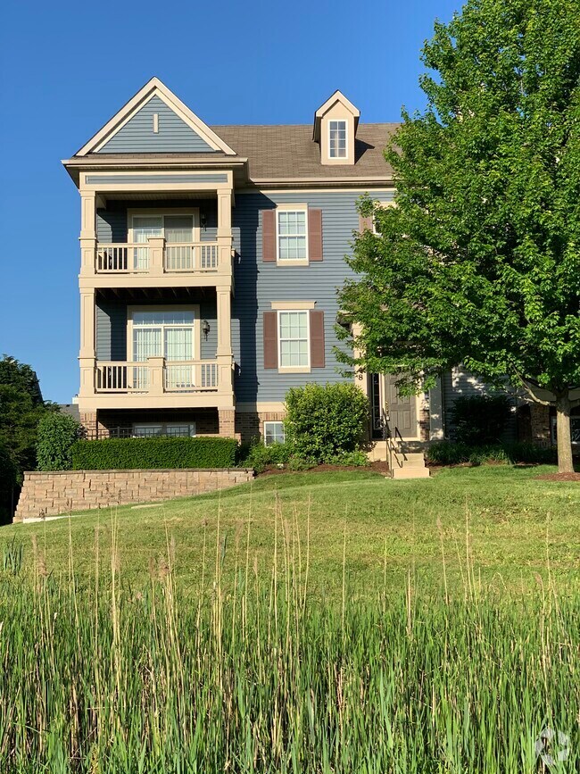 Fountains at Town Center Apartments for Rent Carol Stream, IL 2