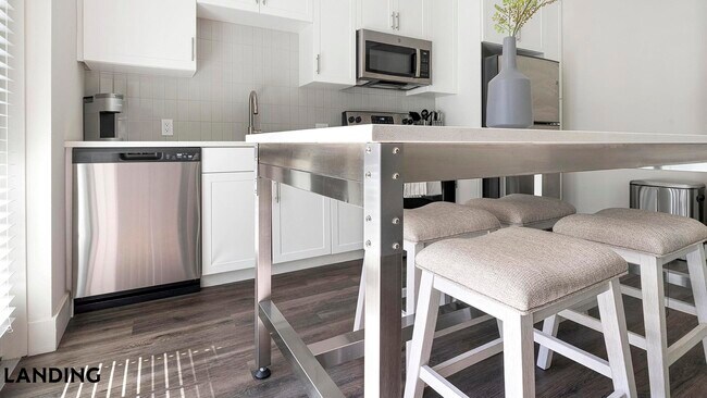 Building Photo - 2220 W First St