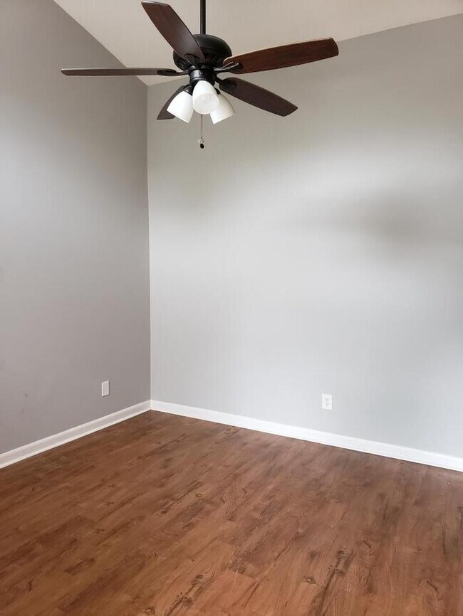 Building Photo - Fantastic One Bedroom Apartment with Loft