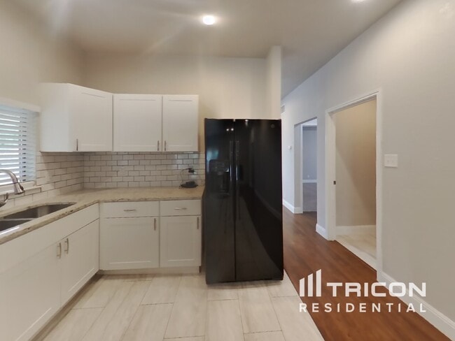 Foto del edificio - 8755 Ridge Moon Dr