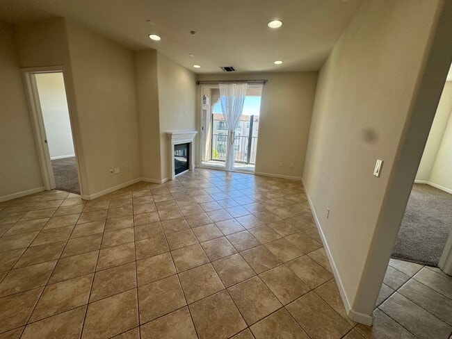 Foto del edificio - BEAUTIFUL TOP FLOOR CONDO AT THE TERRACES IN DUBLIN RANCH!!!