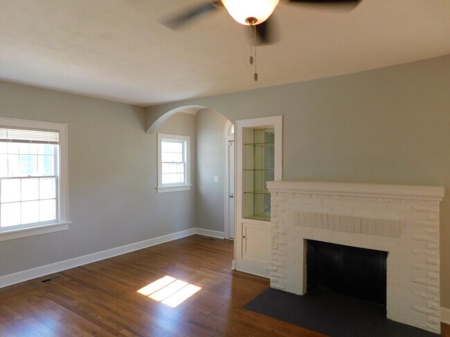 Building Photo - Amazing 3 bedroom/2.5 bath home near Summi...