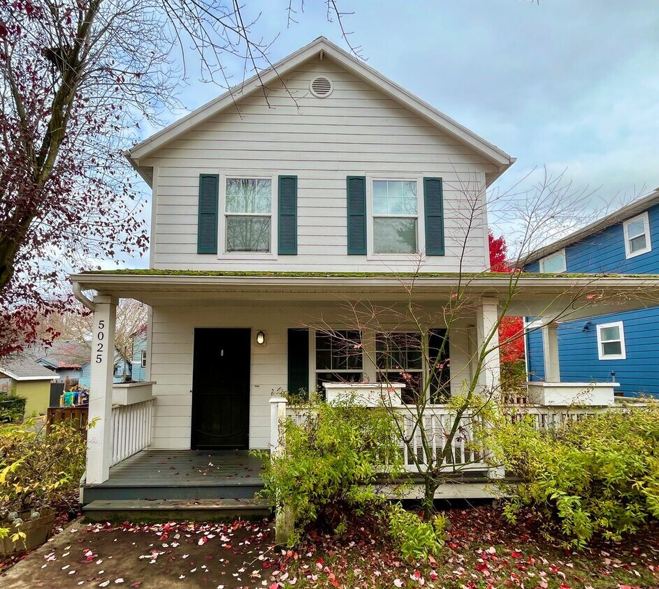 3-Bedroom, 1.5-Bathroom House near Kenton Park, Off-Street Parking, Fenced Yard, Washer and Dryer - 3-Bedroom, 1.5-Bathroom House near Kenton ...
