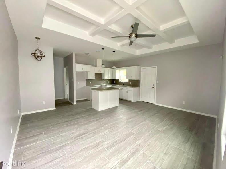 Primary Photo - 3 br, 2 bath Apartment - 1809 Canyon Dr