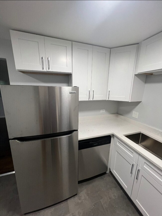 Building Photo - 7206 W Wellington Ave