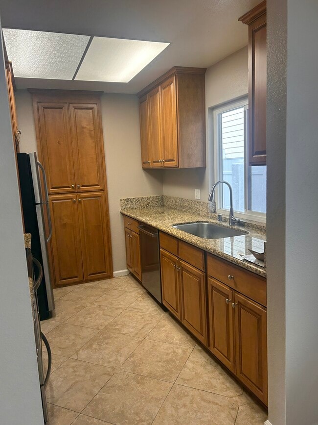 Building Photo - 1916 Warfield Ave