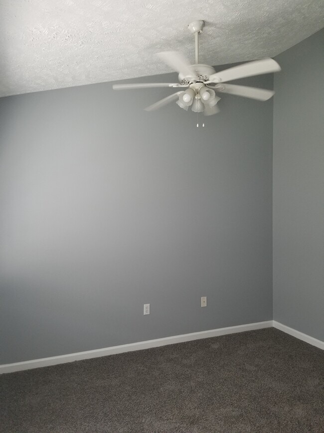2nd bedroom (closet not shown) - 343 Beaverview Dr