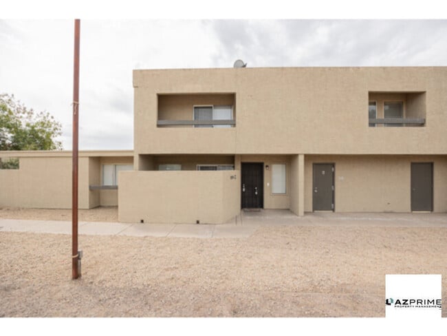 Foto del edificio - Your Next Home Awaits in this Beautifully Updated 2/1.5 Townhome in Phoenix!