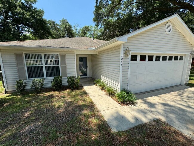 Building Photo - Pensacola - Springdale Forest - 3 bedroom,...