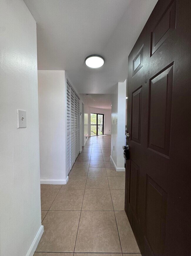 Foto del edificio - 9968 Nob Hill Ln