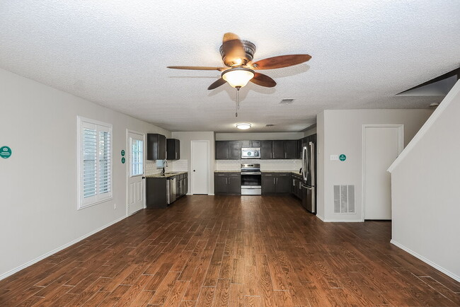 Building Photo - 8705 Stonebriar Ln