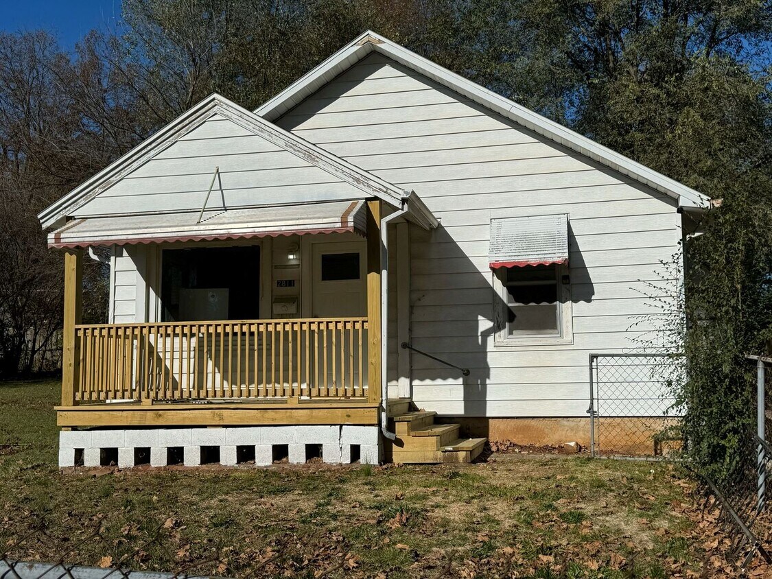 Foto principal - Adorable 2 bedroom house in quiet neighbor...
