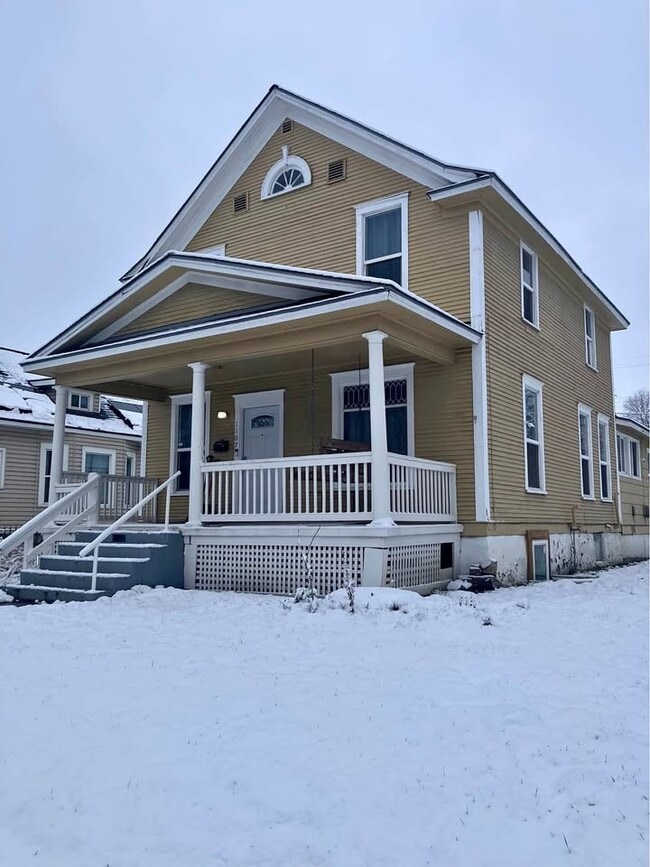 Building Photo - 1107 E Augusta Ave