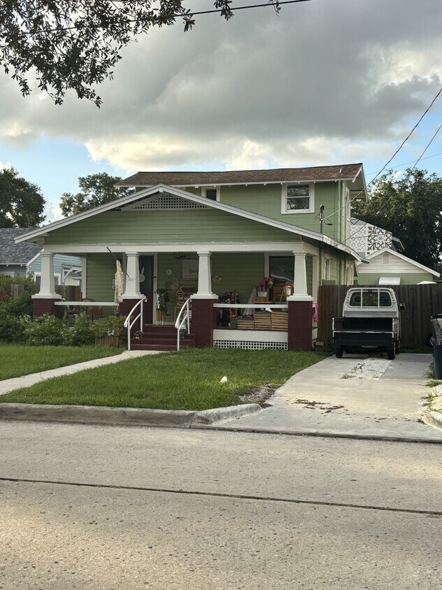 Seminole Heights Bunaglow - 99 W Lambright St
