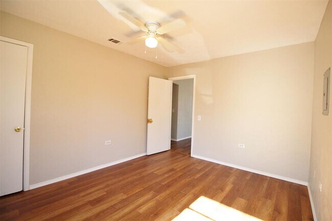 Building Photo - 623 Jonelle Ave