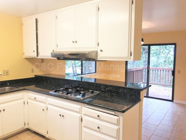 Building Photo - 4084 Los Altos Dr