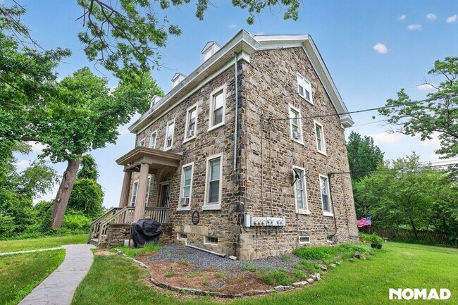 Foto del edificio - 300 Woodbury Terrace