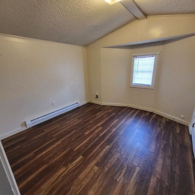Building Photo - 636 S Roosevelt Rd Q