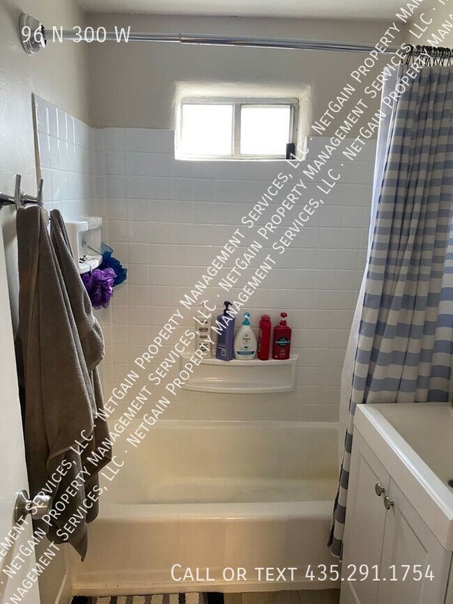 Building Photo - 1 Bedroom Unit Near SUU
