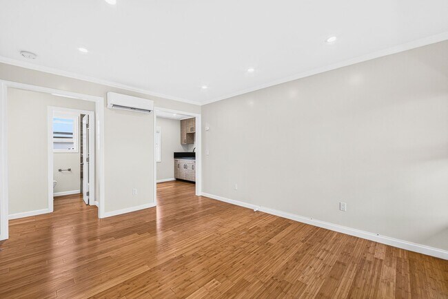 Foto del edificio - 1631 E 4th St