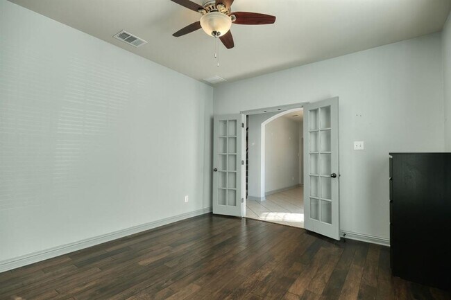 Building Photo - 333 Spanish Mustang Dr