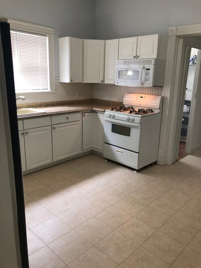 Building Photo - Cute 2 Bedroom Bungalow in Edwardsville