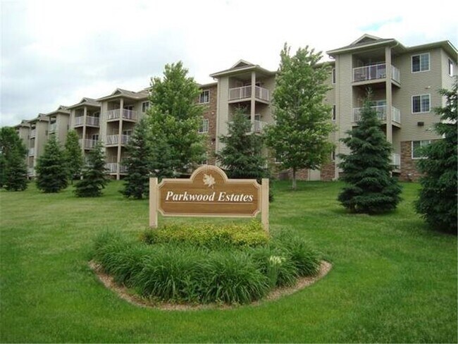 Foto del edificio - 1590 Parkwood Dr