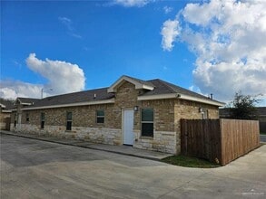 Building Photo - 13 Nightingale Ave