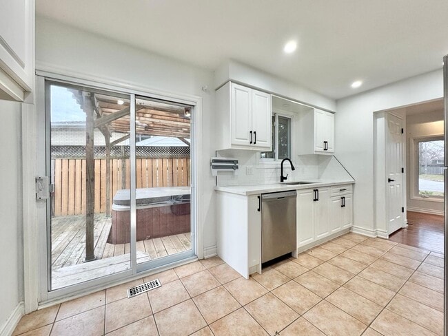 Building Photo - 14 Harbour Heights Ln