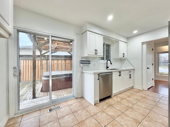 Photo du bâtiment - 14 Harbour Heights Ln