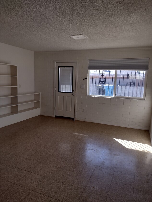 Foto del edificio - 1321 W Sahuaro Dr