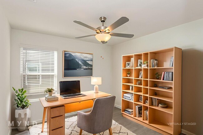 Foto del edificio - 2700 Mistwood Dr