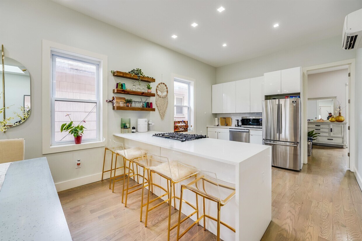 302 Columbia Ave Unit 2, Jersey City, NJ 07307 Condo for Rent in