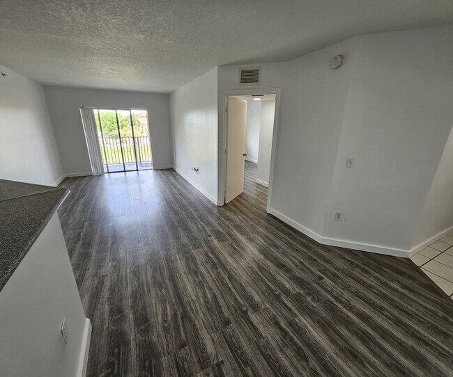 Foto del edificio - 17602 NW 25th Ave
