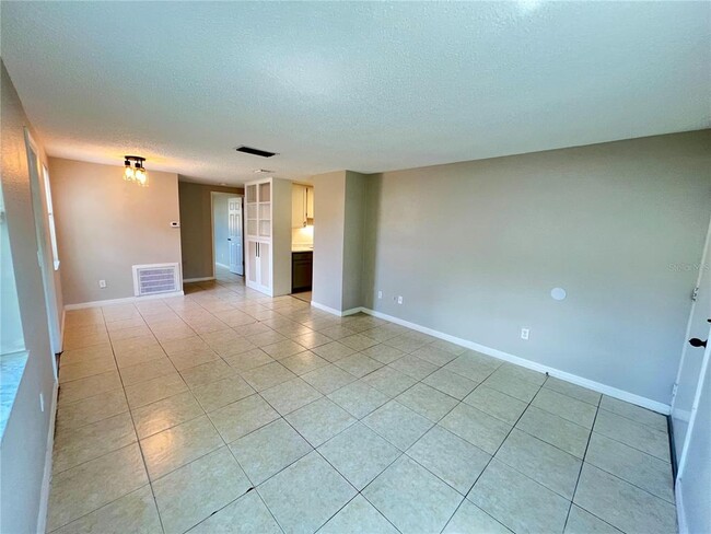 Building Photo - 414 Live Oak Ln