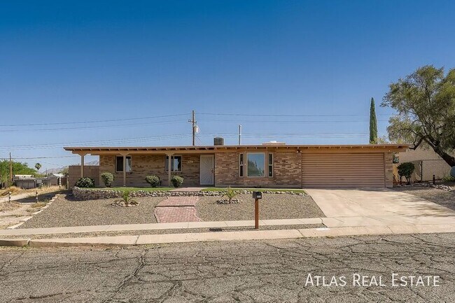 Building Photo - 8835 E Bluefield St