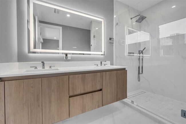 Foto del edificio - 820 NE 2nd St