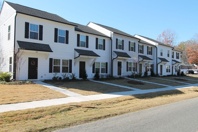 Building Photo - NEW 3 Bedroom Townhome Minutes from Downto...