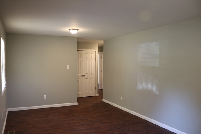 Building Photo - Adorable, Newly Updated Ranch