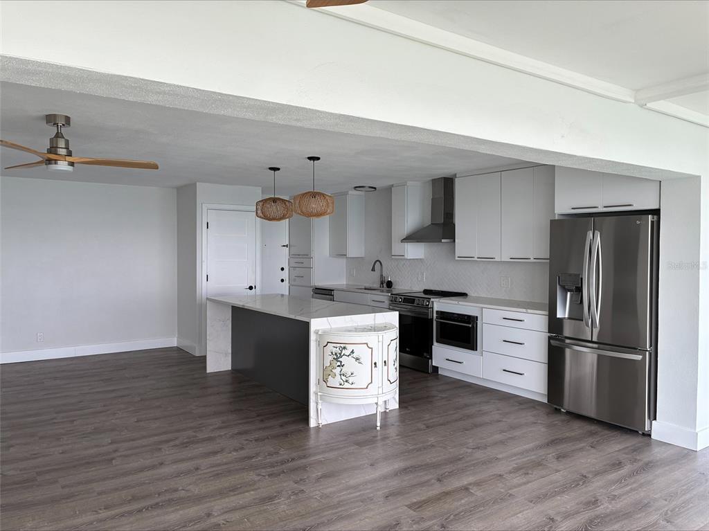 Building Photo - 7200 Sunshine Skyway Ln S