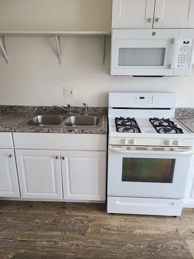 Foto del edificio - 1256 1/2 Rolland Curtis Pl