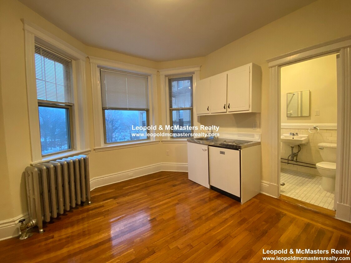 Primary Photo - 15 Park Dr